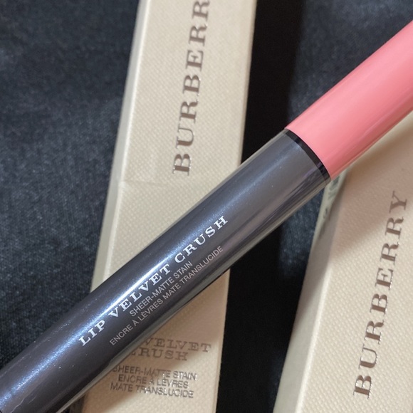 Burberry Velvet Crush 40, Lip Velvet 1, Lip Lacquer 3, Gloss 17 and 93 $20 each - Picture 3 of 7